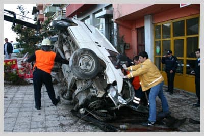 Minibüste Can Pazarı: 1 Ölü 1 Yaralı