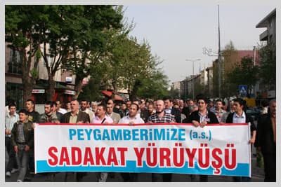 Peygamber'imize Sadakat Yürüyüşü