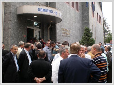 Yoğun İlgi Genel Kurulu Erteletti
