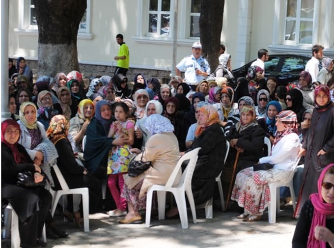 Kadın Kolları Başkanı'nın oğlu denizde kayboldu