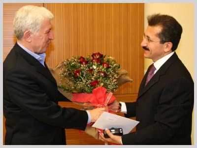 Müftü, Başkan Duran'a Gül Takdim Etti 