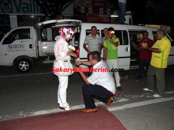 Ankara Caddesi'nde İlginç Evlilik Teklifi
