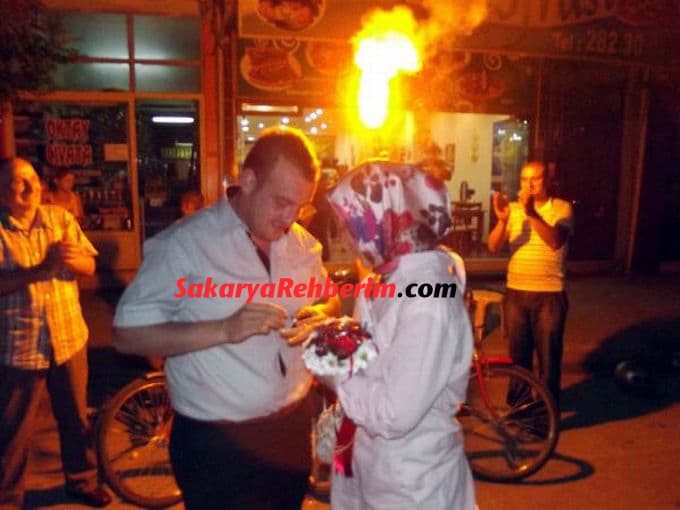 Ankara Caddesi'nde İlginç Evlilik Teklifi