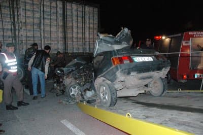 Trafik Kazası: 2 Ölü, 2 Yaralı