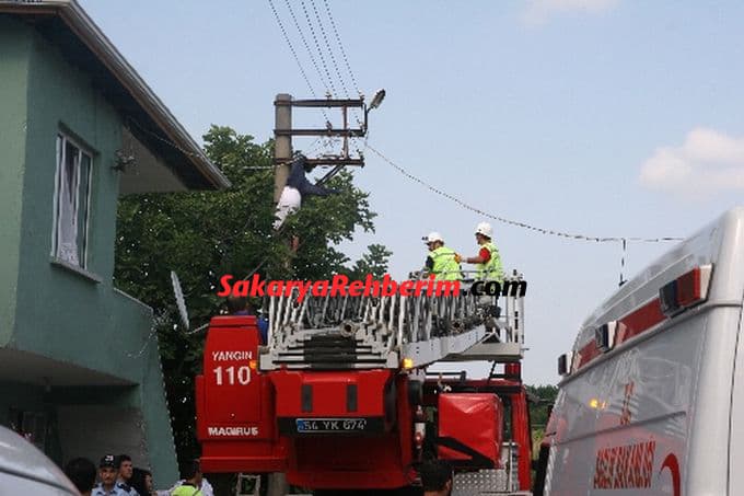 Erenler'de elektrik direğinde feci ölüm!