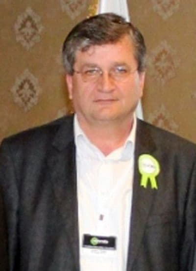 <font face="arial,helvetica,sans-serif" size="2">Kazada ara&ccedil; i&ccedil;inde  sıkışan ve ekipler tarafından kurtarılan Kemal Yener ağır yaralı olarak  kaldırıldığı Toyotasa Hastanesi'nde vefat etti.<br /><br />Oğul Yener kaza haberini aldıktan sonra gittiği hastanede babasının &ouml;l&uuml;m haberiyle b&uuml;y&uuml;k &uuml;z&uuml;nt&uuml; yaşadı.<br /><br /><strong>SakaryaRehberim.com olarak Serdar Yener ve ailesine baş sağlığı diliyoruz.<br /><br /></strong></font><font face="arial,helvetica,sans-serif" size="2"><font size="3"><strong>Bug&uuml;n İkindide defnedilecek</strong></font><br /> <br /> Cenazesi 26.07.2012 Perşembe g&uuml;n&uuml; (Bug&uuml;n) İkindi namazını M&uuml;teakiben Orhan Camii&rsquo;nden kaldırılacaktır.<br /> &nbsp;<br /> Oğlu Serdar Yener (0 532 327 70 74)<br /></font><a name="song&ouml;rev" title="song&ouml;rev"></a>