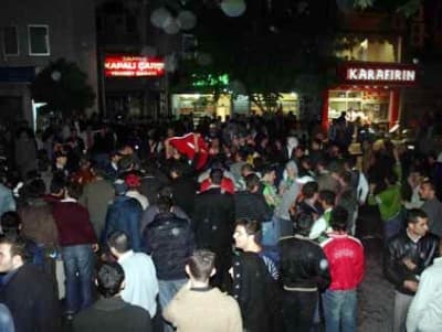 Olaylı Gecede 1 Ölü