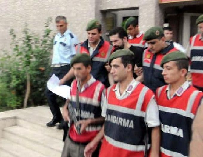 14 yaşındaki lise öğrencisi öğretmenle birlikte kaçtı