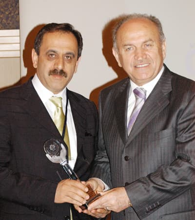 Ödülünü Kadir Topbaş'ın Elinden Aldı