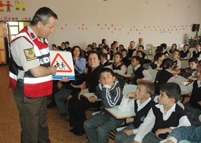 Jandarmadan Öğrencilere Trafik Eğitimi