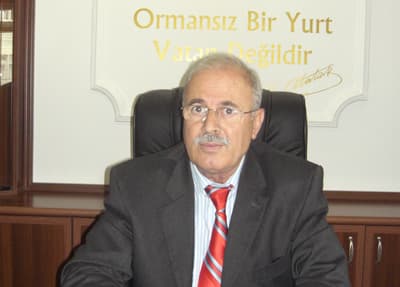 <font face="verdana,geneva" size="2">Orman B&ouml;lge M&uuml;d&uuml;r Hasan Yıldız, &lsquo;Ormanlık alanın &ccedil;ok olduğu Akdeniz, Ege ve Marmara b&ouml;lgeleri &uuml;lkemizde orman yangını tehlikelerinin en &ccedil;ok g&ouml;r&uuml;ld&uuml;ğ&uuml; yerlerdir. <font color="#cc0000">Marmara da yer alan ilimiz Sakarya da 1.DERECEDE yangına hassas b&ouml;lgeler arasındadır</font>. B&ouml;lge m&uuml;d&uuml;rl&uuml;ğ&uuml;m&uuml;ze&nbsp; bağlı <font color="#cc0000">Geyve Orman İşletme m&uuml;d&uuml;rl&uuml;ğ&uuml;m&uuml;ze ait 76.191</font><font color="#cc0000">.7 Hektarlık ormanlık alanda yangına hassa olan b&ouml;lgedir</font>. Adapazarı Orman B&ouml;lge M&uuml;d&uuml;rl&uuml;ğ&uuml; olarak; Devletimizin mevcut imkanlarını en verimli ve etkili bi&ccedil;imde kullanarak orman yangınları konusunda Sakarya b&ouml;lgesine yayılmış teknik ve g&uuml;&ccedil;l&uuml; ekibimizle ciddi, donanımlı ve deneyimli bir organizasyon oluşturduk.Bu organizasyonda da ağırlığı 1.derece de yangına hassas Geyve işletme m&uuml;d&uuml;rl&uuml;ğ&uuml;m&uuml;ze verdik. Fakat vatandaşlarımızdan da orman yangınlarına karşı duyarlı olmalarını bekliyoruz.Bug&uuml;nlerde bah&ccedil;e temizliği yapan fındık bah&ccedil;esi sahipleri kesinlikle bah&ccedil;e temizliği sırasında ateş yakmasınlar&rsquo; dedi.<br /><br /><strong>HIDIRELLEZDEKİ PİKNİK&Ccedil;İLER DİKKAT</strong><br /><br /></font>