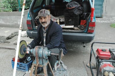 Türkiye'yi Gezerek Kalaycılık Yapıyor