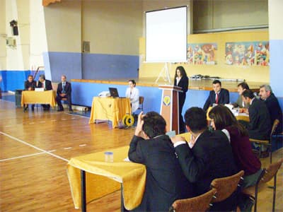 <font face="verdana,geneva" size="2">Bilgi ve K&uuml;lt&uuml;r Yarışması'nda; Atat&uuml;rk Lisesi, Figen Sakallıoğlu Anadolu Lisesi, Sapanca Şehit Albay G&uuml;ner Ekici Lisesi ve Kocaali Abidin Serhoş &Ccedil;ok Programlı Lisesi'nin yer aldığı ikinci yarı final, <font color="#cc0000">17 Mayıs Cumartesi</font> g&uuml;n&uuml; yapılacak. <br /><br />Yarı finallerde ilk iki sırayı alacak okullar, <font color="#cc0000">19 Mayıs Pazartesi</font> g&uuml;n&uuml; final yarışmasında karşılaşacak.</font>