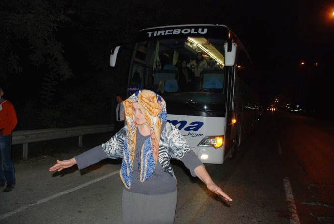 Adapazarı'nda Yolcu Otobüsüne Kurşun Yağmuru