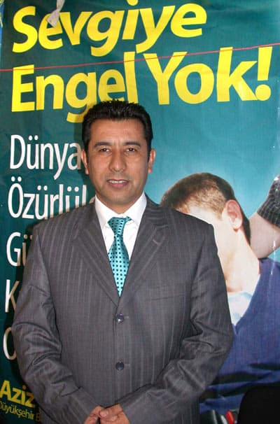 Engelli Dernekleri Toplumu Bilgilendirmeye Çalışıyor