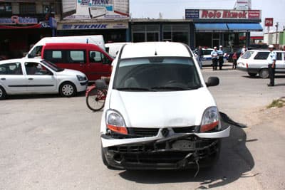 Uluyol'da Araç Takla Attı