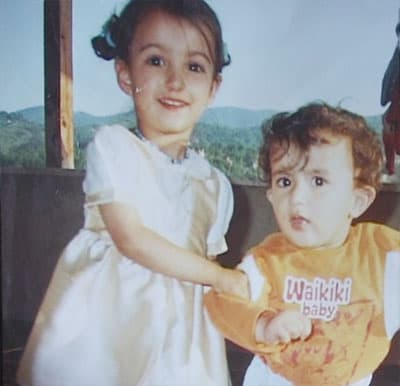 2 Yıldır Kayıp Kızları İçin Gözyaşı Döküyorlar