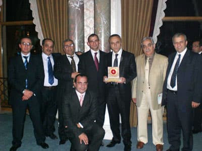 <font size="2"><font face="verdana,geneva">Katıldıkları yarışmada kazanılan &ouml;d&uuml;l&uuml;n kendilerini gururlandığını ifade eden firma yetkilileri, <font color="#cc0000">&quot;Bu &ouml;d&uuml;l&uuml; &uuml;lkemiz adına kabul ediyoruz ve aldığımız moral, enerji ve motivasyon ile Avrupa'da &ccedil;ok ciddi &ccedil;alışmalar yapmaya hazır olduğumuzu belirtmek istiyoruz&quot;</font> ifadelerini kullandı.<br /><br /><font color="#cc0000">Kilmak Kaynak Makineleri olarak, Sakarya'nın Akyazı İl&ccedil;esi'nde 1976 yılından bu yana &uuml;lke sanayisine hizmet verdiklerini belirten firma yetkilileri, inverter teknolojisine sahip tek T&uuml;rk firması olduklarını da s&ouml;yleyerek,</font> &quot;T&uuml;bitak'ın KOBİ AR-GE başlangı&ccedil; destek programına dahil olmuş ve &uuml;st limiti 400 bin YTL olan teknoloji hibe fonunun 395 bin YTL'sini almış bir firmayız. Y&uuml;ksek teknoloji sayesinde makinelerimizden t&uuml;m akım aralığı boyunca kararlı, p&uuml;r&uuml;zs&uuml;z, sessiz ve sı&ccedil;rantısız olduğundan y&uuml;zde 20 gibi g&ouml;zle g&ouml;r&uuml;l&uuml;r ayırt edici bir &uuml;st&uuml;nl&uuml;kte &ccedil;ok daha iyi kaynak kalitesi elde edilmektedir. Bizim geliştirdiğimiz ZVS y&ouml;ntemi ile makinemizin performansını arttırıyoruz ve y&uuml;zde 98 verimle &ccedil;alıştırıyoruz. Redres&ouml;rl&uuml; makineler ise y&uuml;zde 55 verimle &ccedil;alışıyor. İnverter teklonojisinden dolayı y&uuml;zde 50'yi aşan enerji tasarrufu sağlanmaktadır&quot; <font color="#cc0000">dediler.</font></font></font>