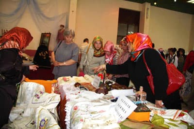 Hendek'te Mesleki ve Teknik Eğitim Fuarı Törenle Açıldı