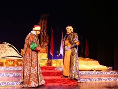 Ya Devlet Başa, Ya Kuzgun Leşe