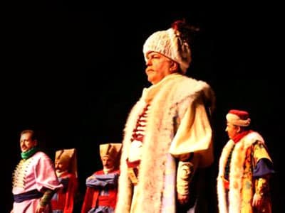 Ya Devlet Başa, Ya Kuzgun Leşe