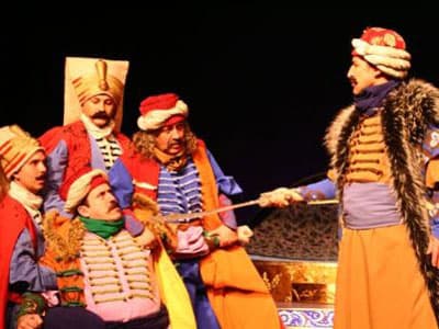 Ya Devlet Başa, Ya Kuzgun Leşe