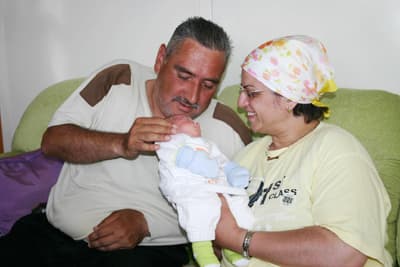 Engelli Çiftin Çocuk Sevinci 