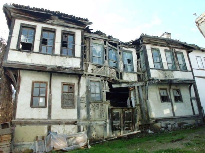 Taraklı'da evler içler acısı hâlde