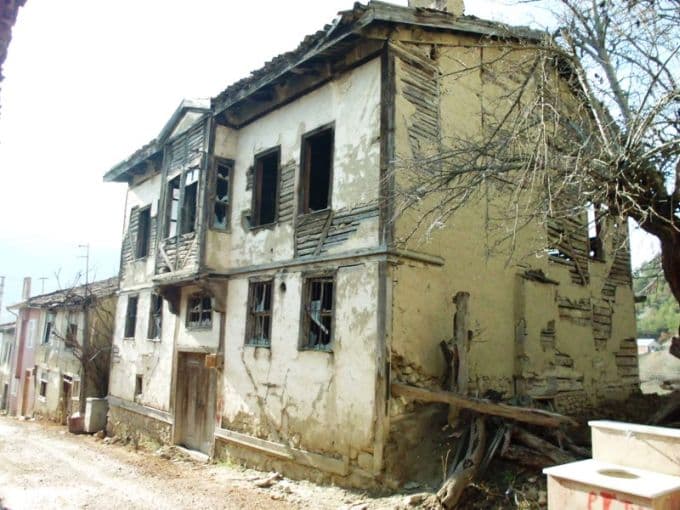 Taraklı'da evler içler acısı hâlde