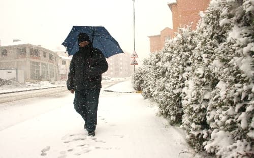 Sakarya'da kar hayatı olumsuz etkiliyor