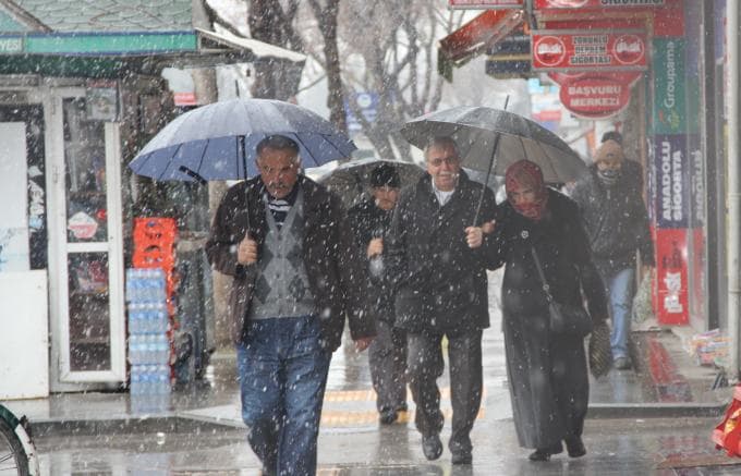 Sakarya'da kar hayatı olumsuz etkiliyor