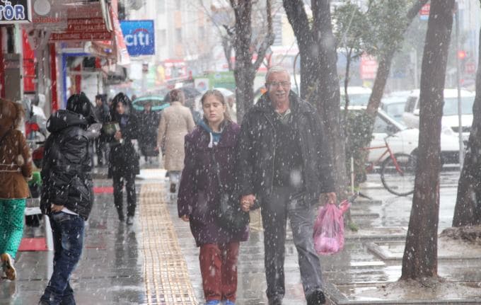 Sakarya'da kar hayatı olumsuz etkiliyor