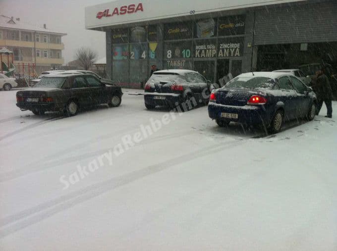 Sürücüler lastikçilere akın etti