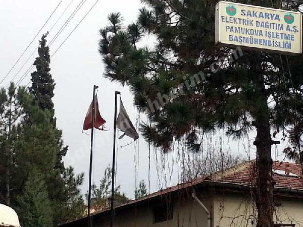Parçalanmış Türk Bayrağı tepki çekiyor