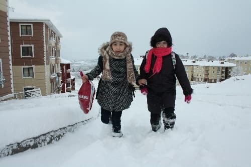 Sakarya'da kar hayatı olumsuz etkiliyor