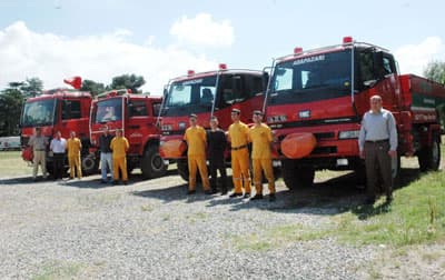 <p><font size="2"><font face="verdana,geneva"><strong>ORMANI 24 SAAT G&Ouml;ZETLİYORUZ</strong> </font></font></p><p><font face="verdana,geneva" size="2">Hasan Yıldız, &ccedil;ıkan yangının hemen fark edilmesinin hayati bir &ouml;nem taşıdığının altını &ccedil;izerek, Sakarya'da 7, Kocaeli'nde 6 adet yangın kulesiyle ormanların 24 saat boyunca g&ouml;zetlendiğini anlattı. </font></p><p><font size="2"><font face="verdana,geneva">Yıldız, <font color="#cc0000">&quot;Yangını hemen b&uuml;y&uuml;meden fark etmek &ccedil;ok ama &ccedil;ok &ouml;nemli. Bu sebeple değişimli olarak 13 kuleden ormanlar gece g&uuml;nd&uuml;z g&ouml;zetleniyor. &Ccedil;ok zayıf bir duman bile g&ouml;r&uuml;lse hemen kontrol ediliyor. Yangına ne kadar erken m&uuml;dahale edilirse o kadar zararı az oluyor ve b&uuml;y&uuml;meden s&ouml;nd&uuml;r&uuml;lebiliyor. Bunun yanında ara&ccedil; takviyesi de yaptık. 9 olan araz&ouml;z bayisini 17'ye &ccedil;ıkardık.&quot; </font></font></font></p><p><font face="verdana,geneva" size="2">Bu arada Sakarya'da bu yılın ilk 5 ayında &ccedil;ıkan 9 yangında 12 hektarlık orman arazisi yandı.</font></p>