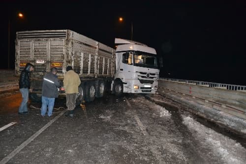 Pamukova'da zincirleme trafik kazası
