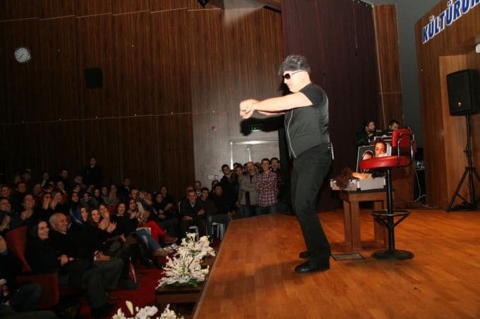 Yavuz Seçkin Sakaryalılar'ı Kahkaya Boğdu!