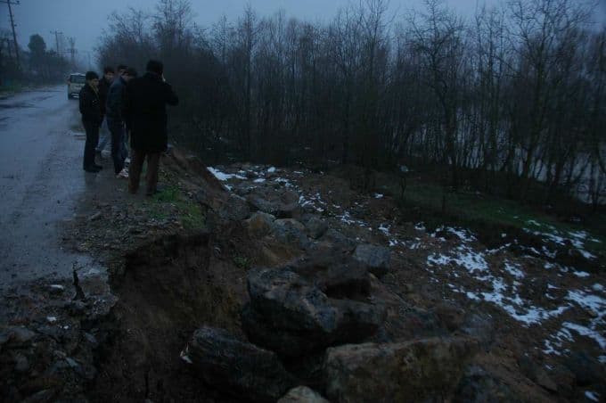 Karasu'da heyelan!