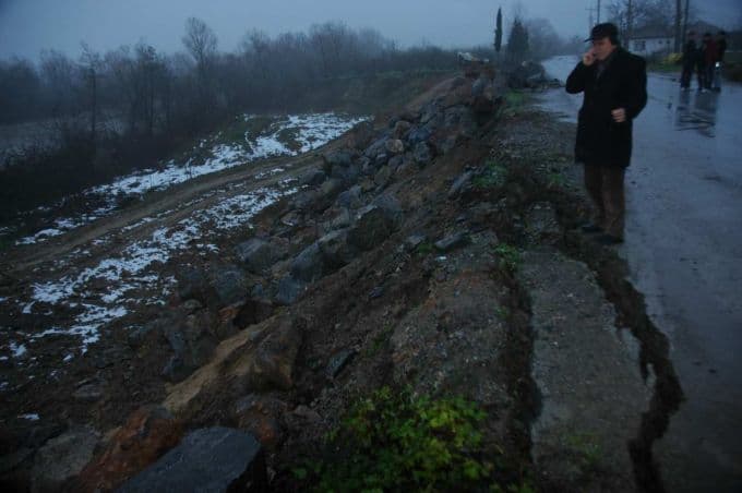 Karasu'da heyelan!