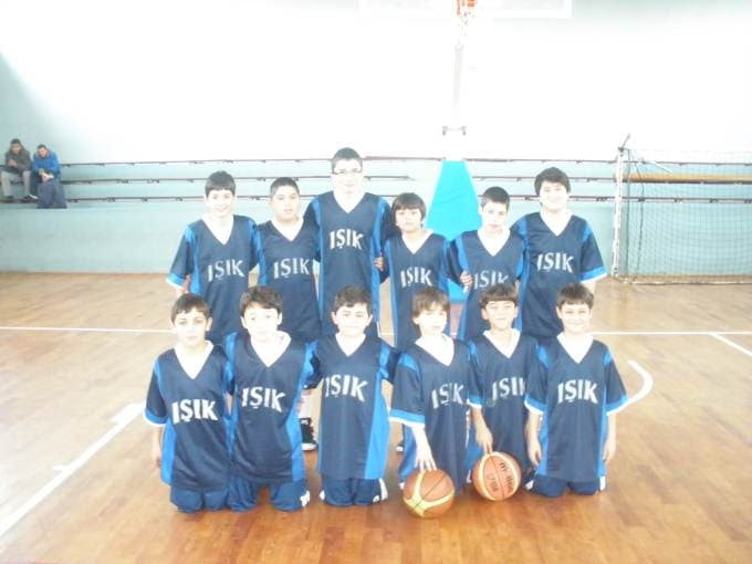Küçüklerin basketbol rekabeti