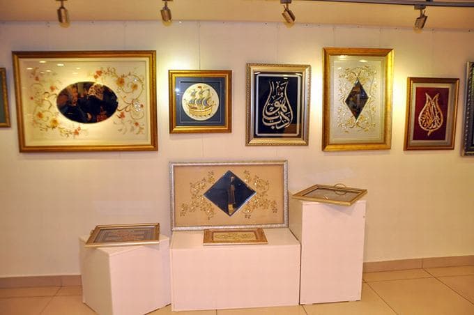 Göz nuru eserler sergileniyor