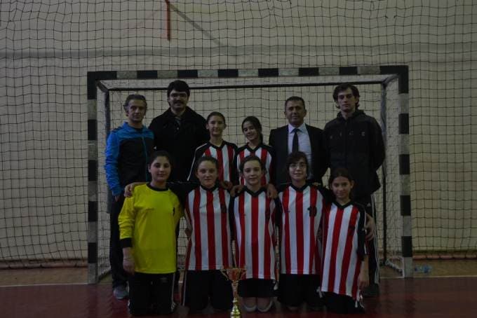 Mehmet Zorlu Okulu "futsal"da şampiyon