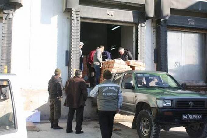 Yaban hayvanlarına 2 ton yem atıldı