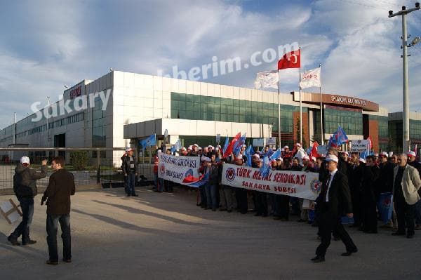 Arkadaşları işten çıkarılınca eylem yaptılar