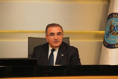 <font face="arial,helvetica,sans-serif" size="2">SGK M&uuml;d&uuml;r&uuml; Nurten Canbasoğlu ise hedeflerinin Sakarya&rsquo;da  &ouml;zellikle sigortasız kadın bırakmamak olduğunun altını &ccedil;izerek  konuşmasına başladı. Bizzat kapı kapı dolaşıp kadınları sigortalı  yapacağını s&ouml;yleyen Canbasoğlu; &ldquo;K&ouml;ylerde halk g&uuml;nleri yapacağız. Ev  kadınlarımız, tarlada &ccedil;alışan kadınlarımız kimsenin eline bakmayacak.  Kadına sahip &ccedil;ıkan ilk il Sakarya olacak&rdquo; dedi.<br /><br />&Ccedil;alışma ve sosyal  G&uuml;venlik İletişim Merkezi ALO 170 ihbar hattının Uluslararası en b&uuml;y&uuml;k  &ouml;d&uuml;l&uuml; aldığını da s&ouml;yleyen Canbasoğlu; &ldquo;Bu hat 24 saat hizmette olan bir  hat. Sigortasız mı &ccedil;alıştırılıyorsunuz? &Ccedil;alışma şartlarına uygun  olmayan ortamlarda mı &ccedil;alıştırılıyorsunuz vb. t&uuml;m şikayetlerinizi bu  hatta ihbar edebilirsiniz. Gelen ihbarlar anında değerlendiriliyor. Bu  hat sayesinde kayıt dışı istihdamla m&uuml;cadelede b&uuml;y&uuml;k başarı  sağlayacağız&rdquo; şeklinde konuştu.<br /><br />KOSGEB M&uuml;d&uuml;r&uuml; İsmet Yılmaz,  KOSGEB&rsquo;in KOBİ ve girişimciliği destekleyen bir kurum olduğunu  belirterek, KOSGEB tarafından verilen teşvik ve destekler hakkında bilgi  verdi. Girişimcilik kurslarının b&uuml;y&uuml;k ilgi g&ouml;rd&uuml;ğ&uuml;n&uuml;n de altını &ccedil;izen  Yılmaz; &ldquo;Verdiğimiz 70 saatlik girişimcilik kursu sonucu sertifika alan  kursiyerlerimiz tarafından &uuml;retilen projelere destek veriyoruz. Onların  iş kurmalarına yardımcı oluyoruz&rdquo; dedi. Yılmaz, genel destek  programları, Ar-Ge desteği, işbirliği destek programı ve KOBİ proje  destek programları hakkında da bilgiler verdi.<br /></font>