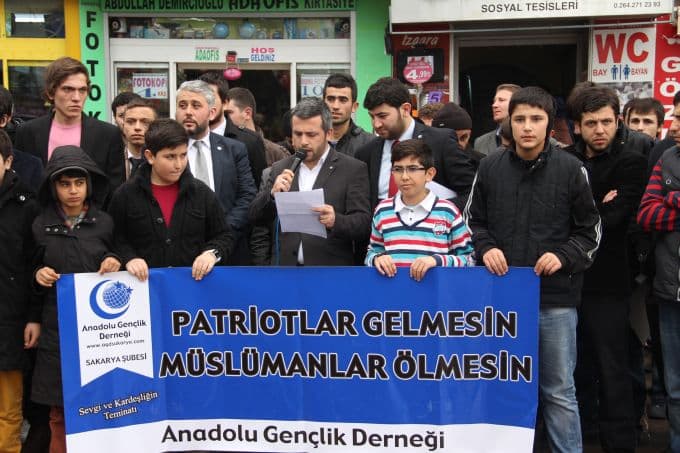 Anadolu Gençlik Derneği'nden Patriot Protestosu