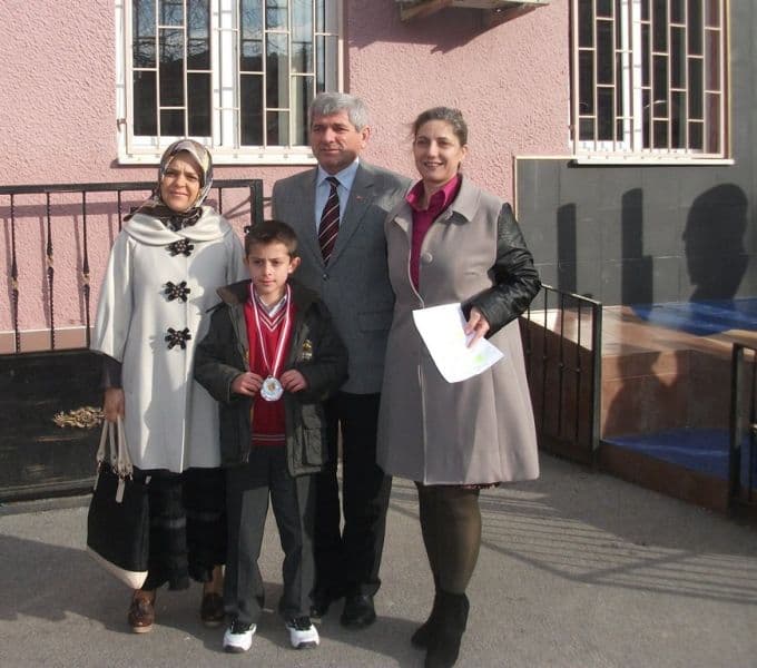 İlk 100'e giren öğrencilere madalya