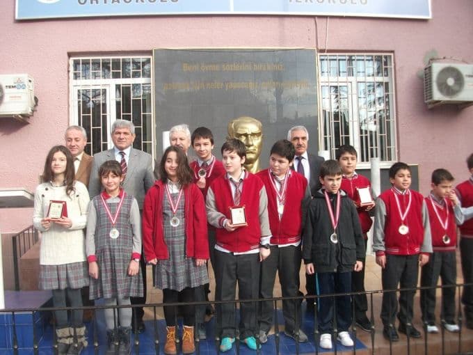 İlk 100'e giren öğrencilere madalya