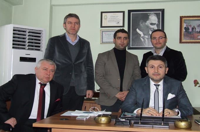 Kuyumculardan bankalara afişli protesto!
